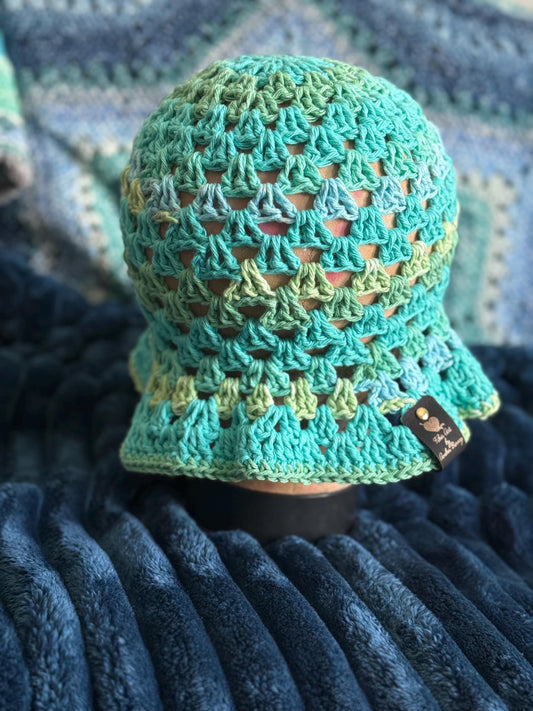 Granny stick bucket hat