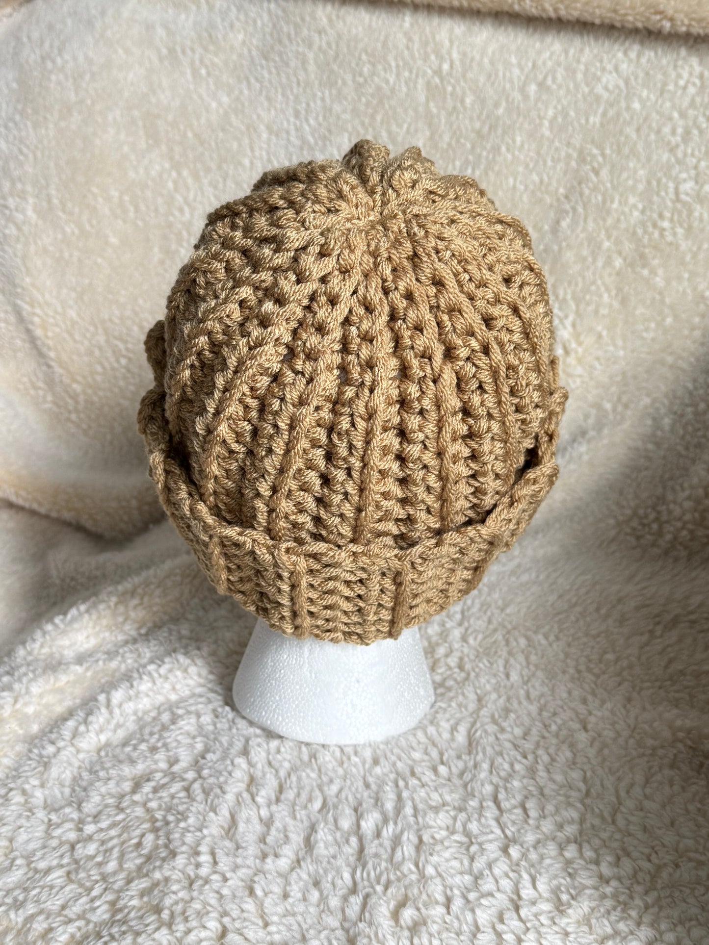 Light taupe ribbed beanie