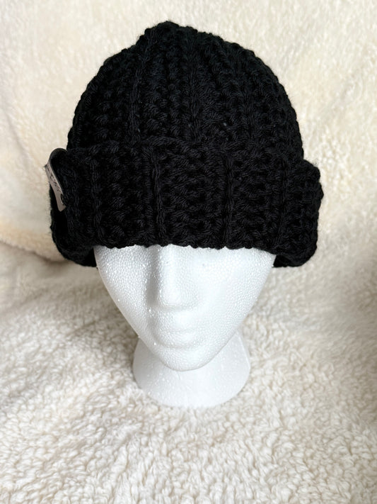 Black ribbed beanie