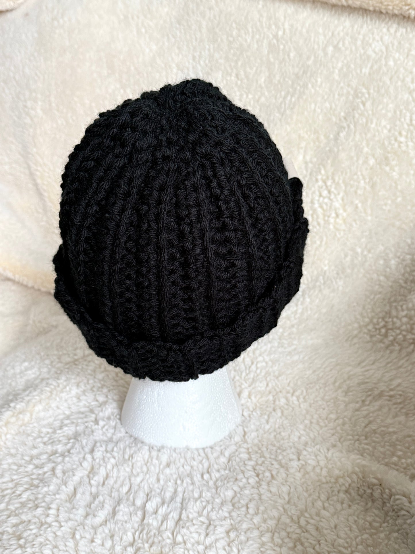 Black ribbed beanie