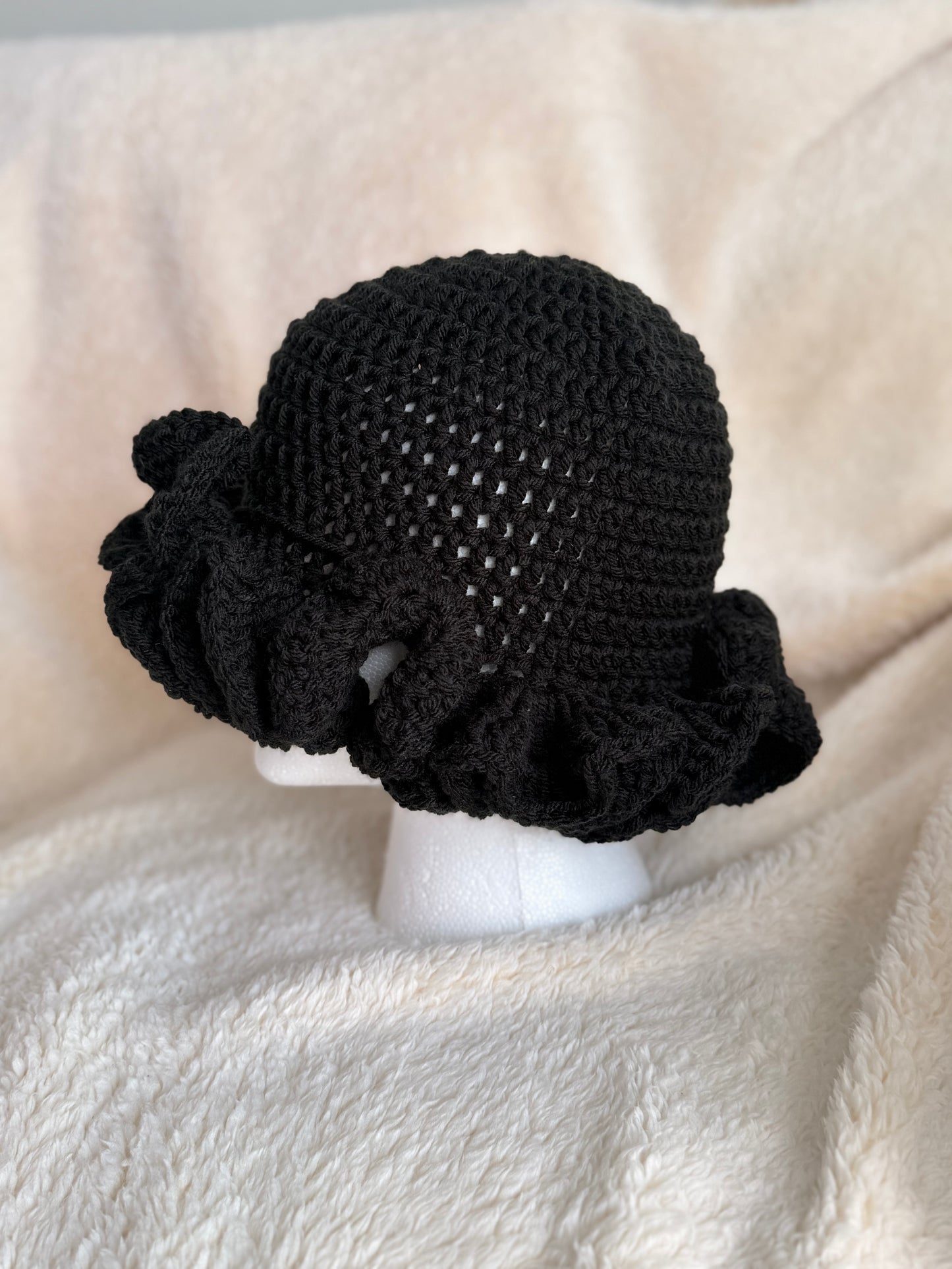 Ruffle beanie