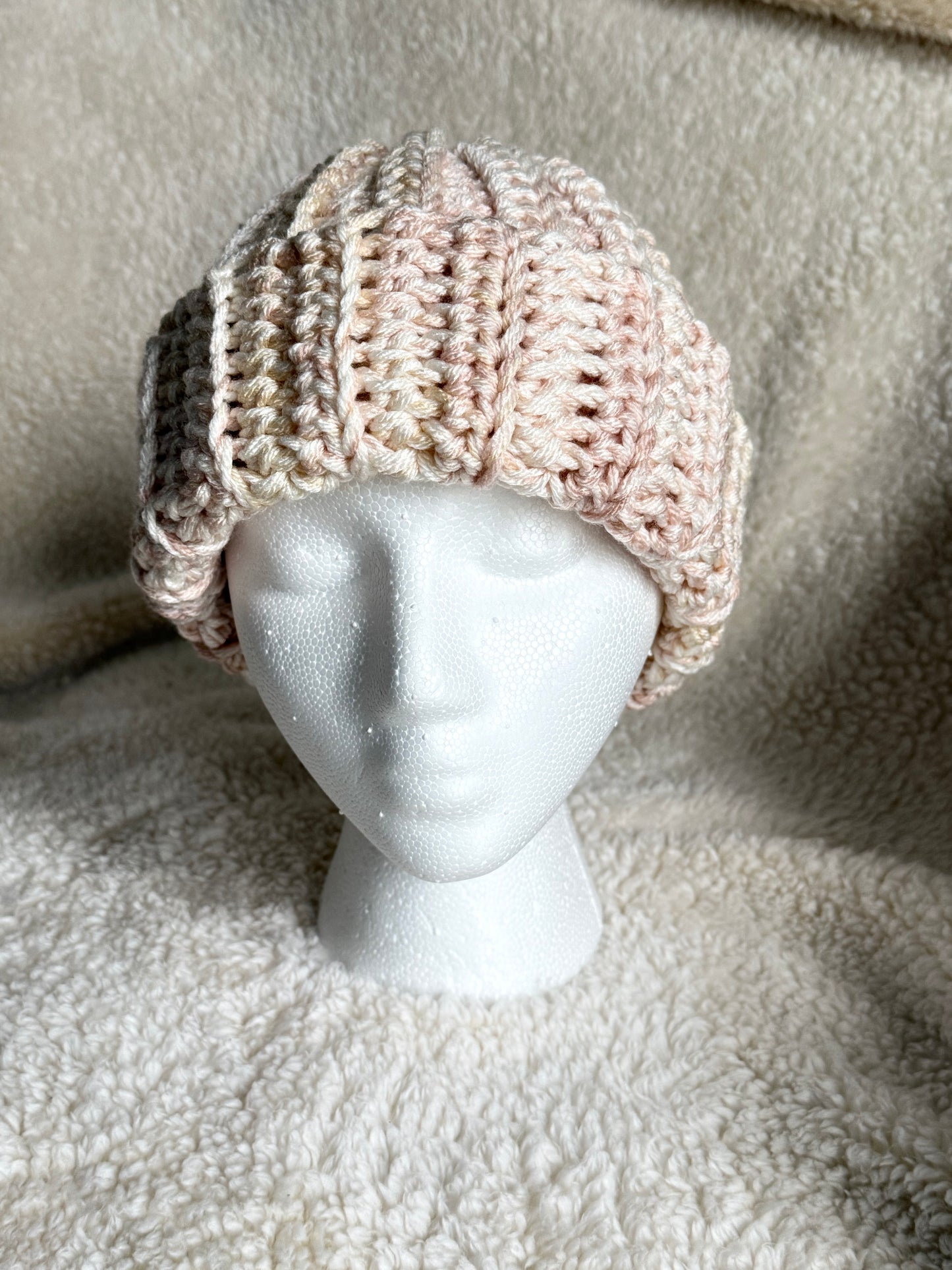 Pink/white/beige ombré ribbed beanie