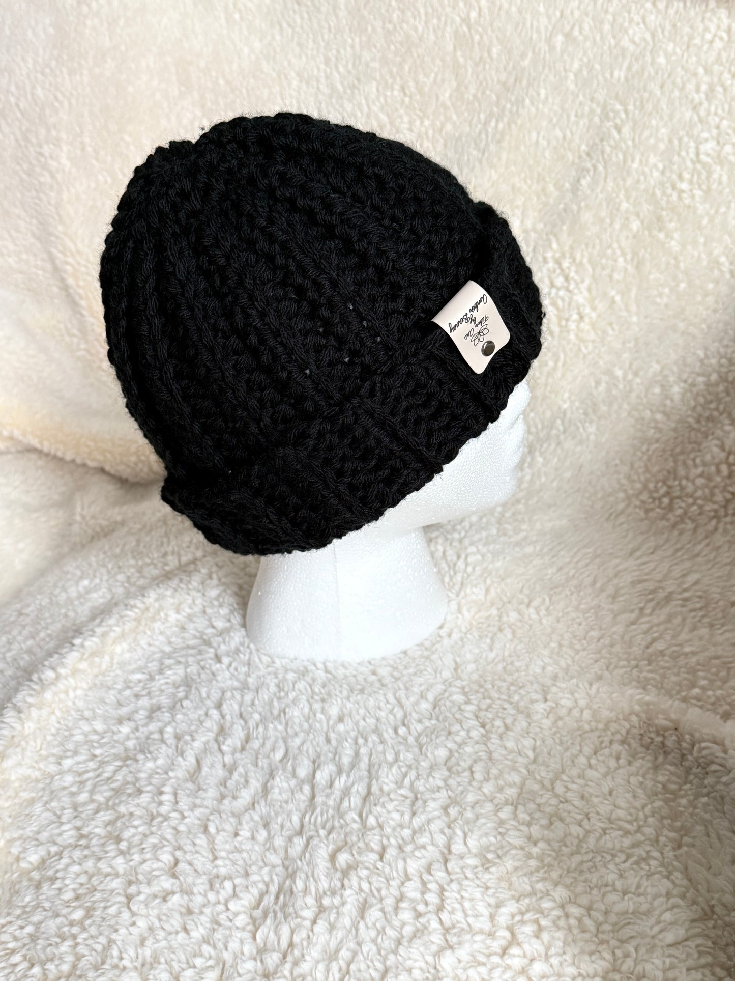 Black ribbed beanie