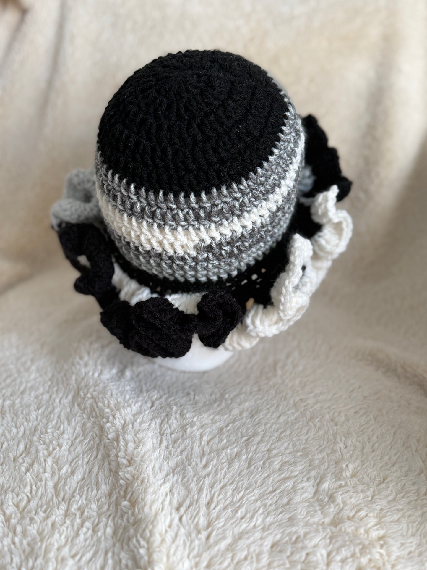 Black/gray/white ombré Ruffle beanie