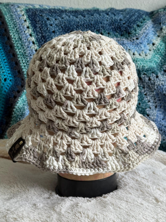 Granny stick bucket hat