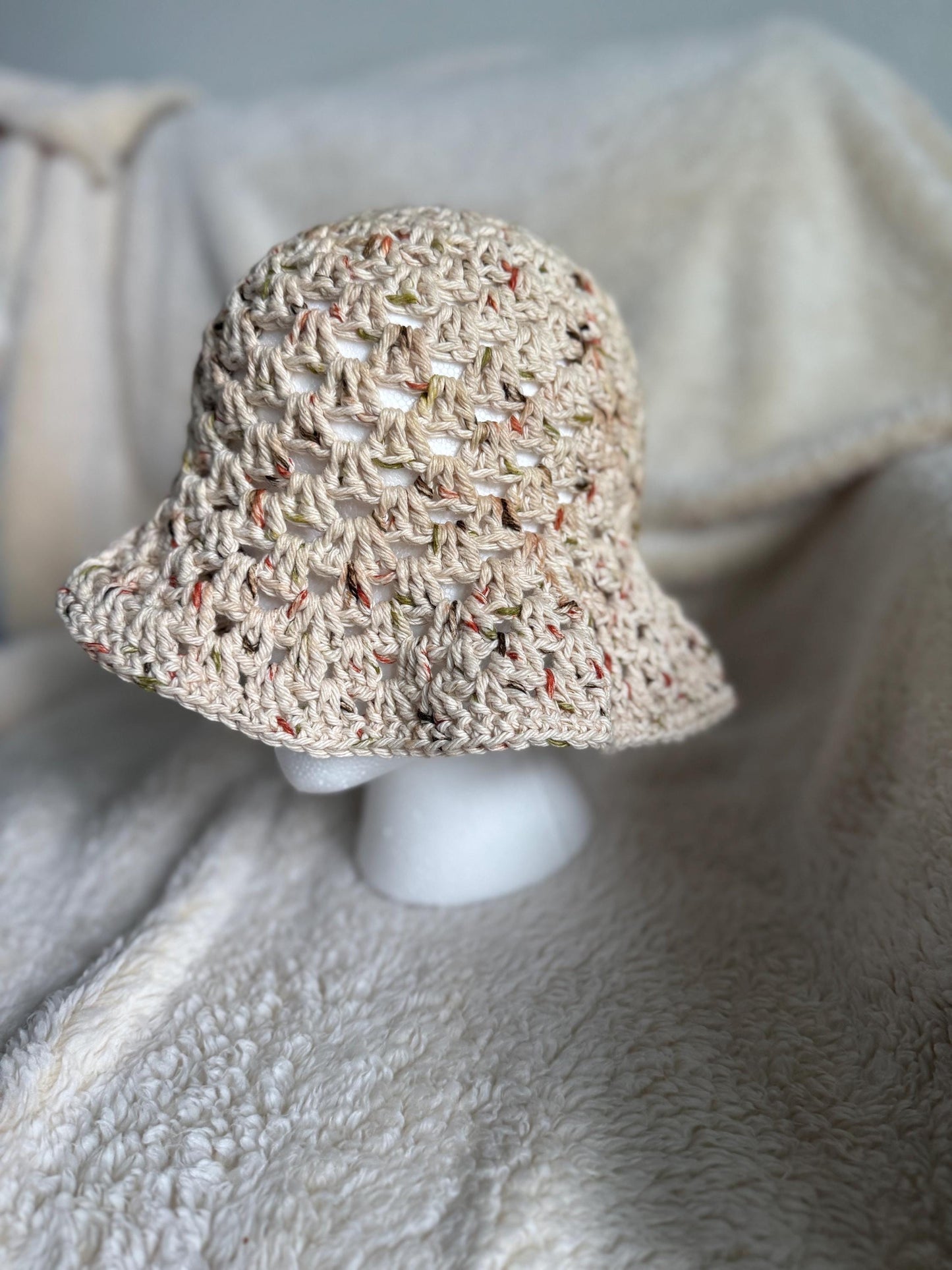 Granny stick bucket hat